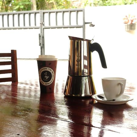 Menaka Homestay 탕갈레 외부 사진