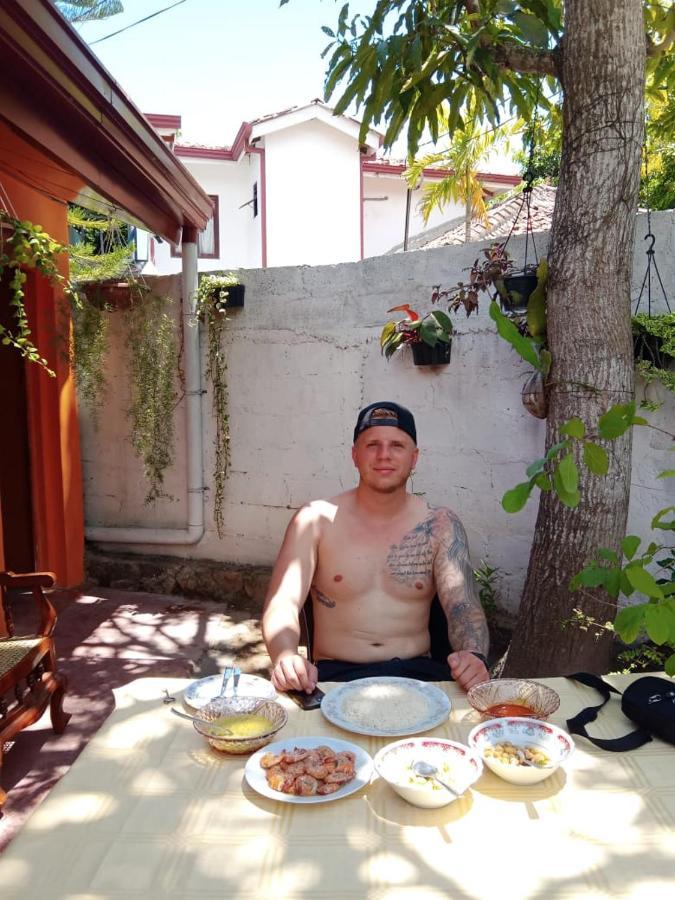 Menaka Homestay 탕갈레 외부 사진