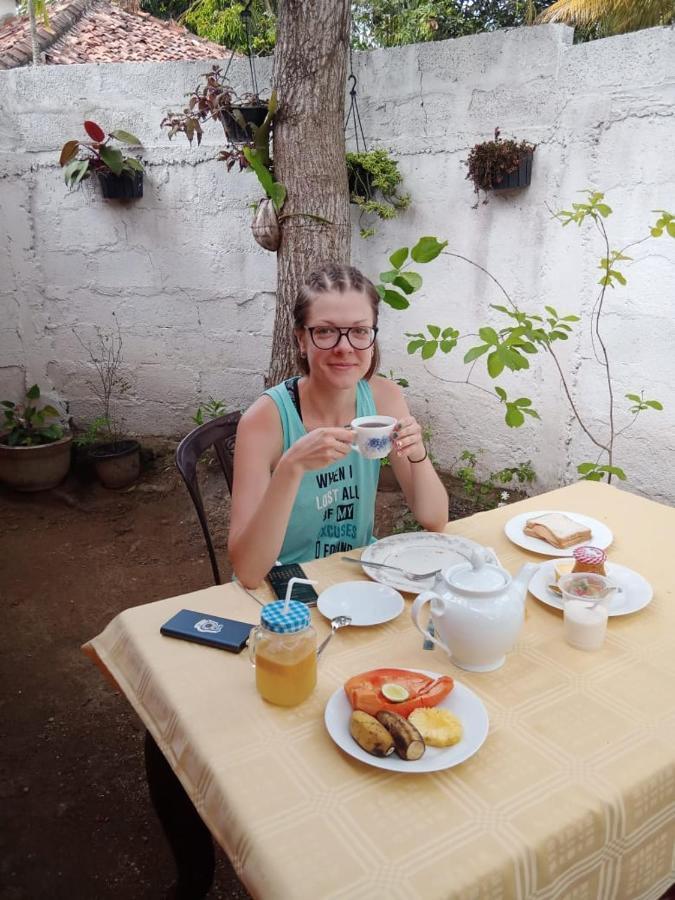 Menaka Homestay 탕갈레 외부 사진