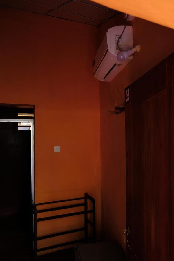 Menaka Homestay 탕갈레 외부 사진