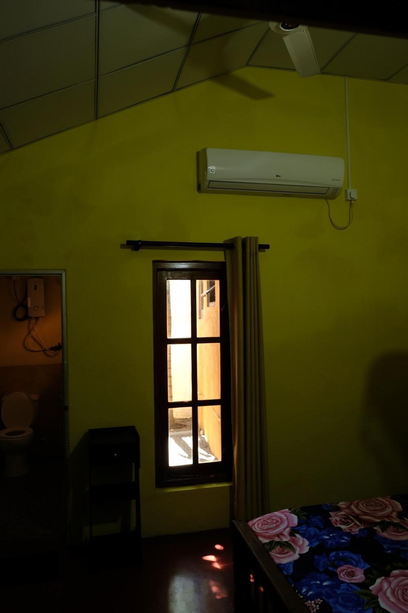 Menaka Homestay 탕갈레 외부 사진