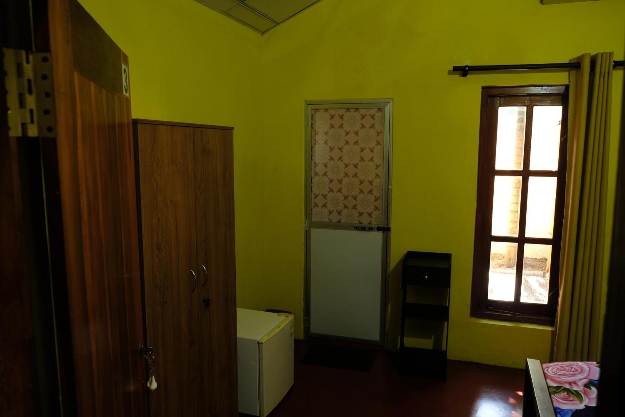 Menaka Homestay 탕갈레 외부 사진