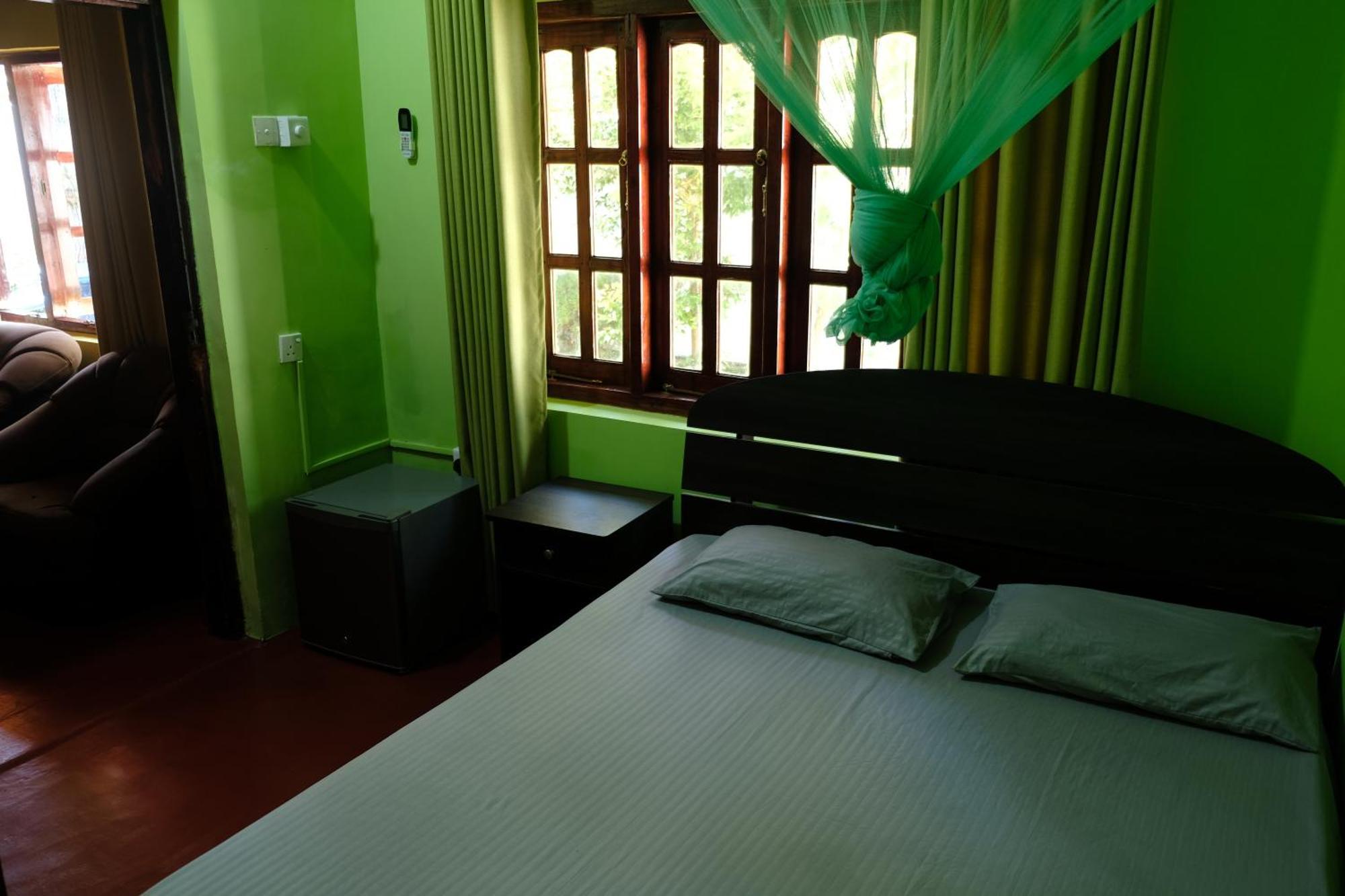 Menaka Homestay 탕갈레 외부 사진