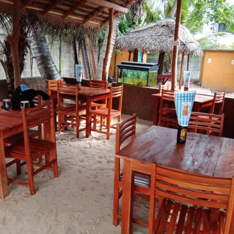 Menaka Homestay 탕갈레 외부 사진